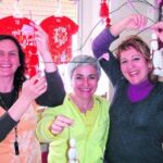 Professores encarregades del projecte multicultural a l'escola Manuel Bru