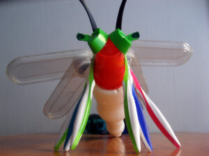 Espiadimonis fet amb material reciclat