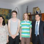 Els estudiants de turisme suecs amb el batle i la tècnic de turisme