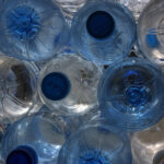 Botelles d'aigua (foto del flickr de Klearchos Kapoutsis)