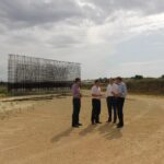 Antonio Clemente, secretari general del PPCV, juntament amb David Serra, Juan Bautista Roselló i César Sánchez en un altre punt de les obres de la variant.