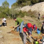 Juan Bautista Roselló acudeix a Canor per plantar un arbre en el Dia de l'Arbre juntament amb els alumnes
