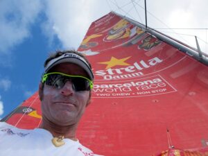 Pepe Ribes ja se sent a casa en creuar l'Equador a bord de l'Estrella Damm.