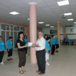 La regidora de la Tercera Edat, Gloria Ivars, lliura el tensiòmetre a Andrés Lepoire, president de l'Associació de Jubilats i Pensionistes Bèrnia La regidora de la Tercera Edat, Gloria Ivars, lliura el tensiòmetre a Andrés Lepoire, president de l'Associació de Jubilats i Pensionistes Bèrnia