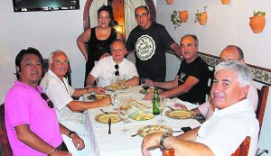 Robuchon, al centre, amb els seus amics i els propietaris de la Tasca Trenco de Benissa