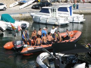 Llanxa amb voluntaris de la neteja submarina de 2010