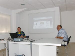 Rubén Moncho,   gerent de Benissa Impuls, i Paco Montagut, regidor de l'àrea, presenten la web de Benissa Impuls