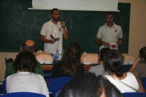 Curs de "Nocions bàsiques de primers auxilis" organitzat per la Creu Roja