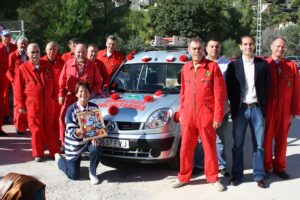 Els bombers voluntaris de Montemar amb el nou cotxe