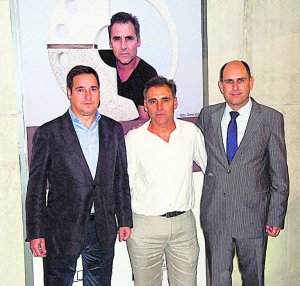 Roselló, al costat de Quico Torres i del batle de Teulada Roselló, al costat de Quico Torres i del batle de Teulada