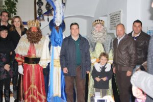 Els reis mags amb les autoritats municipals