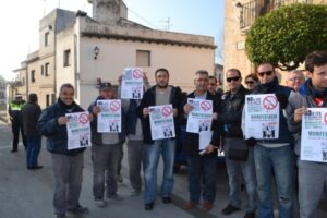 Concentració de treballadors davant de l'Ajuntament de Benissa