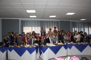 Assistents a la degustació de braç de gitano