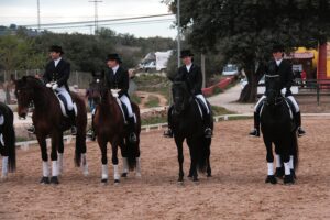 Participants al concurs d'hípica