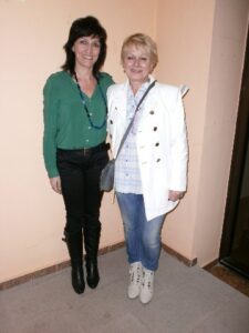 Glòria Ivars (esq.) amb Julia Atanasópulo (dret.)