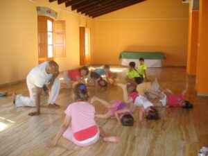 Xiquets participants al taller de capoeira infantil a Benissa