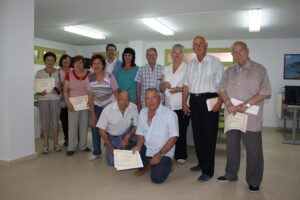 El grup de jubilats del curs d'informàtica amb la regidora Gloria Ivars El grup de jubilats del curs d'informàtica amb la regidora Gloria Ivars