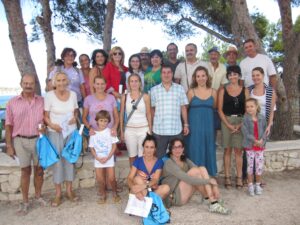 Els participants a la I Trobada d'Art a la Mar amb el batle de Benissa i les regidores de Cultura i Participació Ciutadana