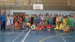 Els participants a les jornades de detecció de bàsquet desenvolupades a Benissa