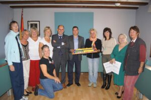 Membres d'Akira amb els batles de Benissa i Teulada durant la presentació del projecte de construcció d'una nova gossera a Benissa Membres d'Akira amb els batles de Benissa i Teulada durant la presentació del projecte de construcció d'una nova gossera a Benissa