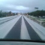 Carretera plena de granissol a l'altura del Polígon Industrial La Pedrera de Benissa