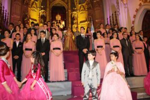 Coronació de les regines de les Festes Puríssima Xiqueta 2013 de Benissa a l'interior de l'església