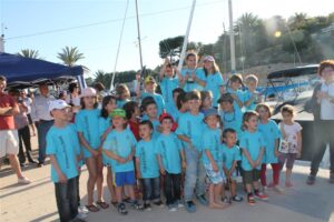 Xiquets participants al II Concurs de Pesca Infantil Club Nàutic Les Bassetes