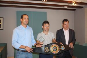 Carlos Sifre amb el batle i el regidor d'esports