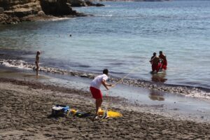 Simulacre de salvament a la platja de La Fustera