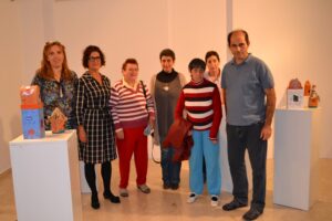 Els membres del TAPIS amb les regidores de Serveis Socials i Cultura