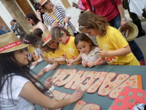 L'estand de l'Agrupació Filatèlica de Benissa a la Trobada d'Escoles en Valencià