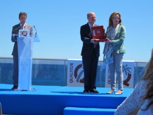 Pepa Martí recull la bandera Qualitur