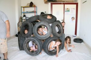 Els xiquets en el taller artístic del GAB