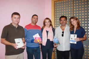 Els autors dels llibres i la regidora de Cultura a la Seu Univerisitària de la Marina