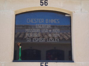 Tomba de Chester Himes al Cementeri de Benissa