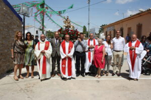 Les autoritats,   el rector i frares del convent amb la imatge de Sant Jaume