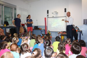 Promoció del concurs de dibuix infantil sobre fons marins a l'Escola Manuel Bru