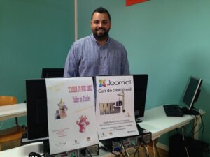 Jorge Ivars presenta els cursos de Joomla i de titelles