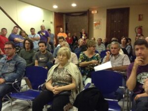 Assistents a l'assemblea de Podemos a Benissa