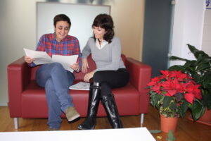 La regidora Gloria Ivars (dreta) amb Carmen Ivars de la Naturadora