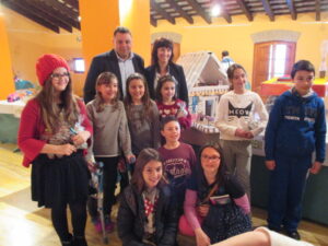 Xiquets premiats al concurs de joguets reciclats de Benissa