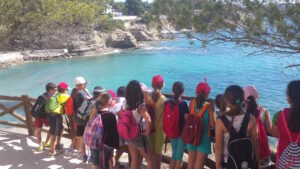 Xiquets al passeig ecològic de Benissa