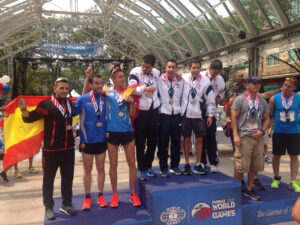 Antonio Morant, primer per l'esquerra al pòdium