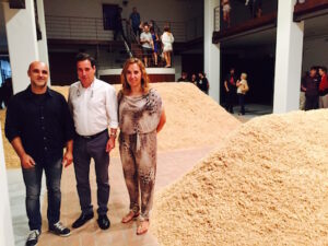 Joan Esquerdo amb el batle i la regidora de Cultura