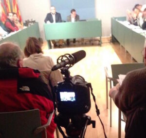 La càmera d'Infobenissa grava un dels plens de l'AJuntament de Benissa