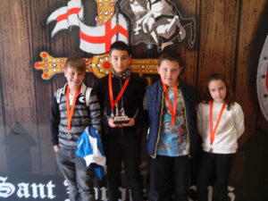 El grup d'alumnes al torneig d'escacs d'Alcoi