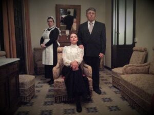 Escena "Els intel·lectuals" del microteatre a la Casa Abargues