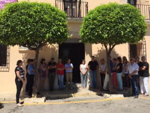 Minut de silenci davant l'Ajuntament de Benissa per l'atac a Orlando