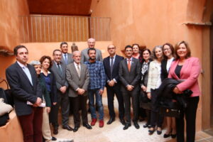 Foto de l'acte de creació de la xarxa de programes universitaris per a majors (Foto U.A.)