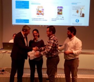 Recollida del premi per a l'agència AFIC-CREAMA de Benssa